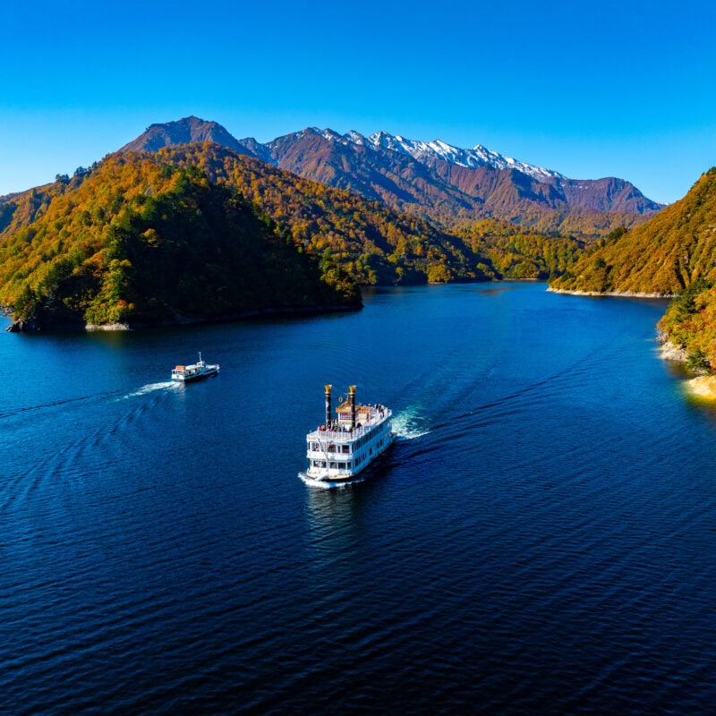 【新潟・魚沼市】旅ライターおすすめ！秘境の紅葉「奥只見湖遊覧船」と絶景「枝折峠の滝雲」鑑賞＆絶品グルメレポ（前編）