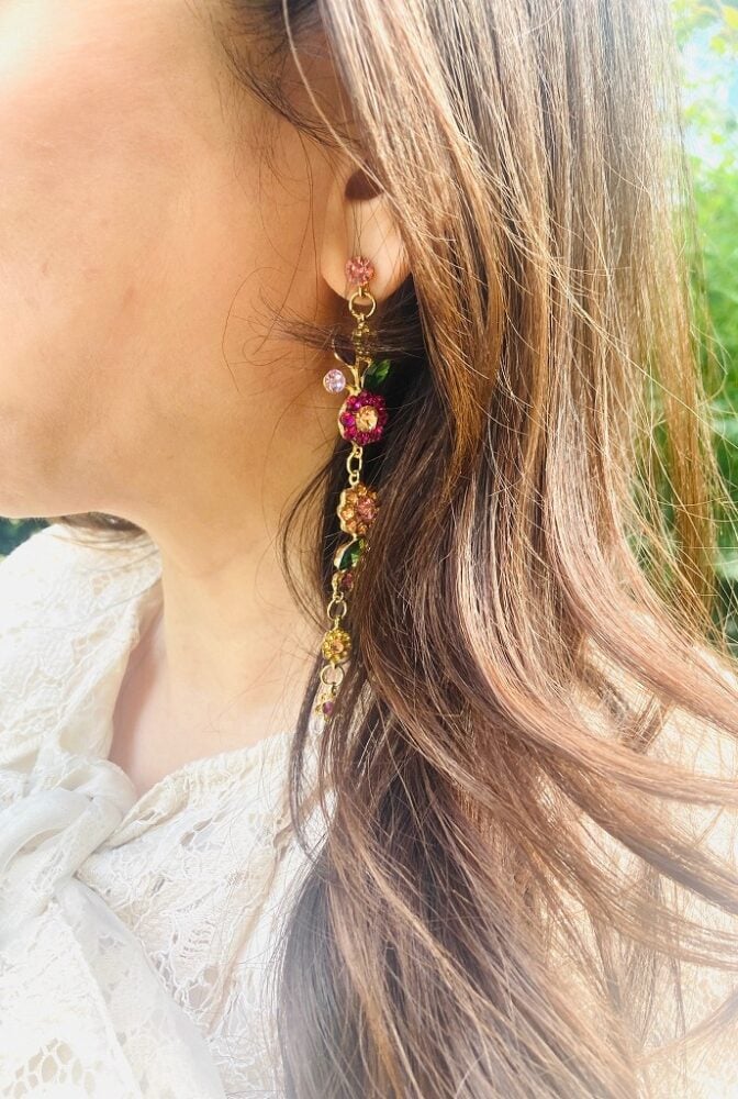 マルチカラーのピアス