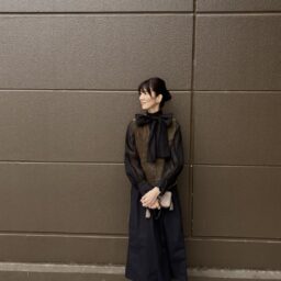 tops : Demiluxe BEAMS、onepiece : DoCLASSE、boots : ara