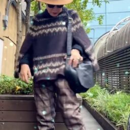 島崎真代さんのケープの着こなし