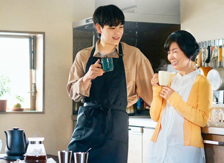 映画『富士山と、コーヒーと、しあわせの数式』豆原一成さん（JO1）、市毛良枝さん