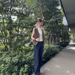 tops、pants : UNIQLO、sandal : ara