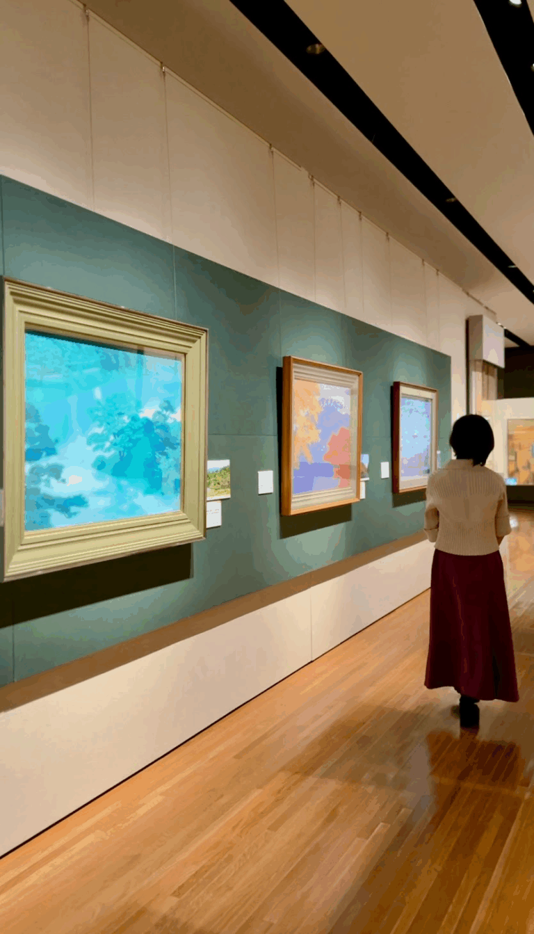 美しくて、入ったりきたりして見入ってしまいました。