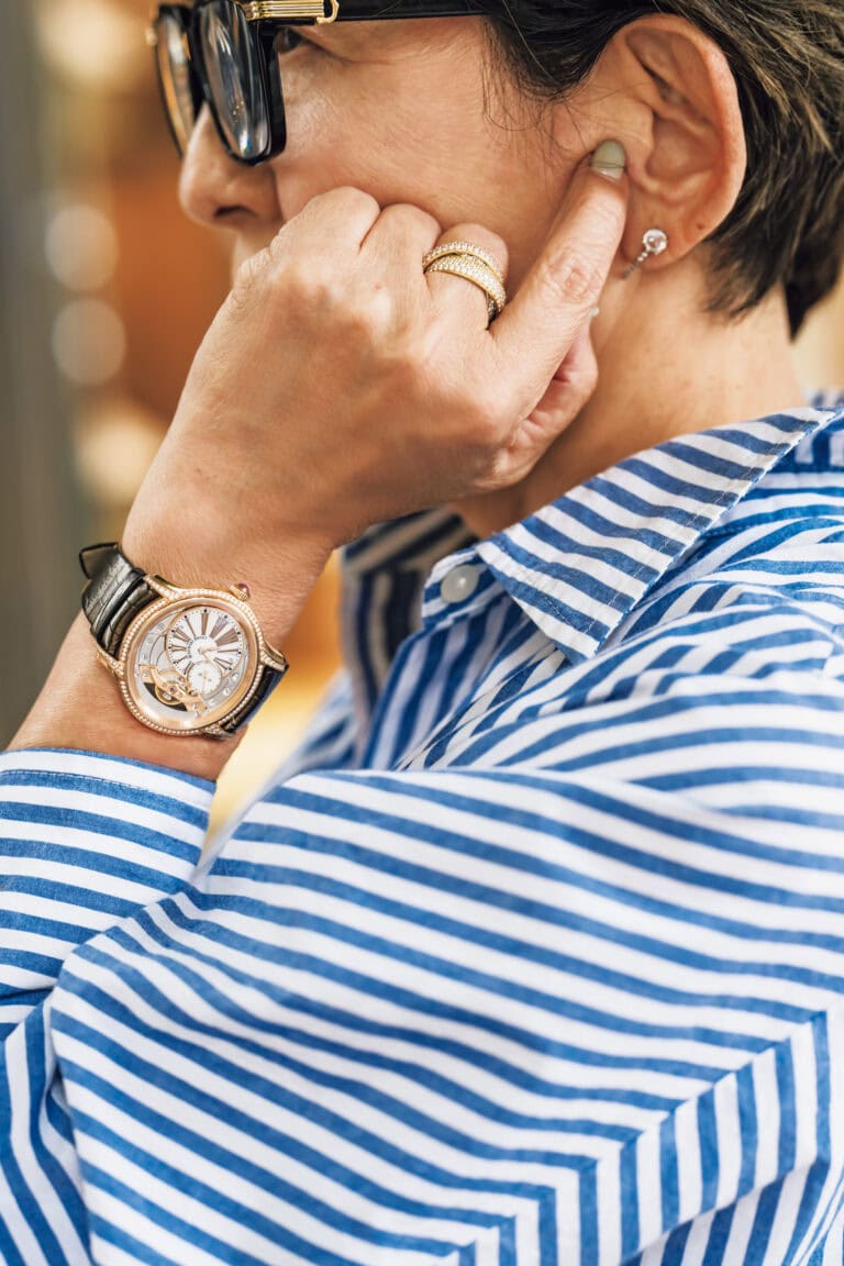 時計は「オーデマピゲ」、リングは「カルティエ」