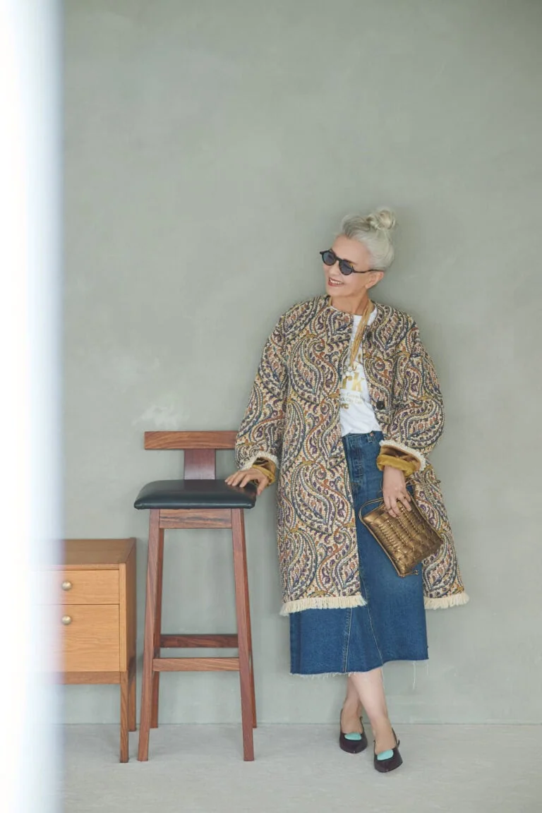 ～Rich～ デニムスカートは季節も合わせる服も選ばずオールマイティ。 秋は印象的なコートと一緒に