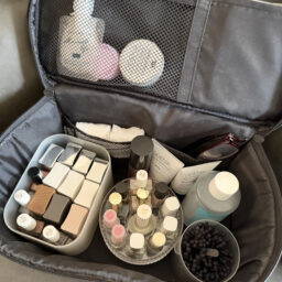 ナイロンメイクボックスL　￥2,990 再生ポリプロピレン入りメイクボックス　1/2横ハーフ　￥250／無印良品