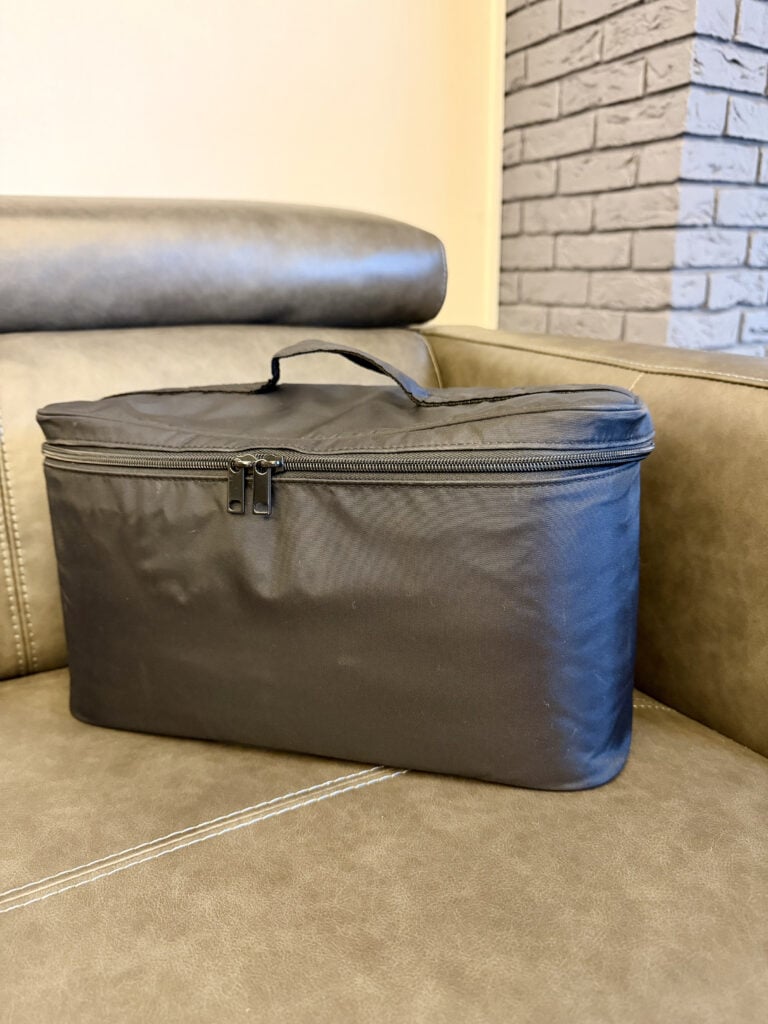 ナイロンメイクボックスL　￥2,990 再生ポリプロピレン入りメイクボックス　1/2横ハーフ　￥250／無印良品