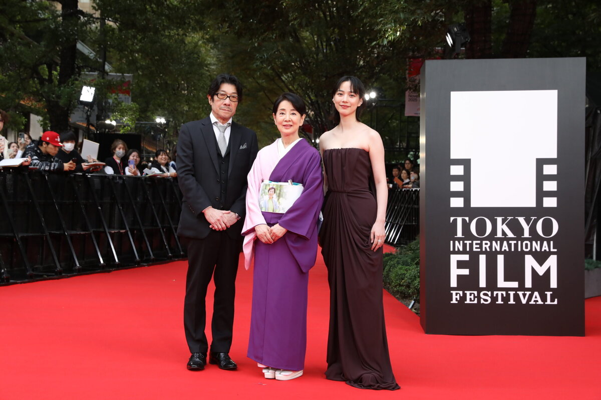 第38回東京国際映画祭レッドカーペットより阪本順治監督、吉永小百合、のん