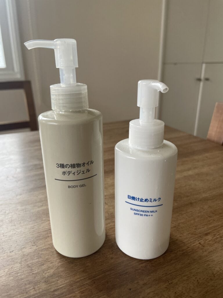 ３種の植物オイル　ボディジェル 200mL￥1,490、日焼け止めミルク 30mL ￥590／無印良品