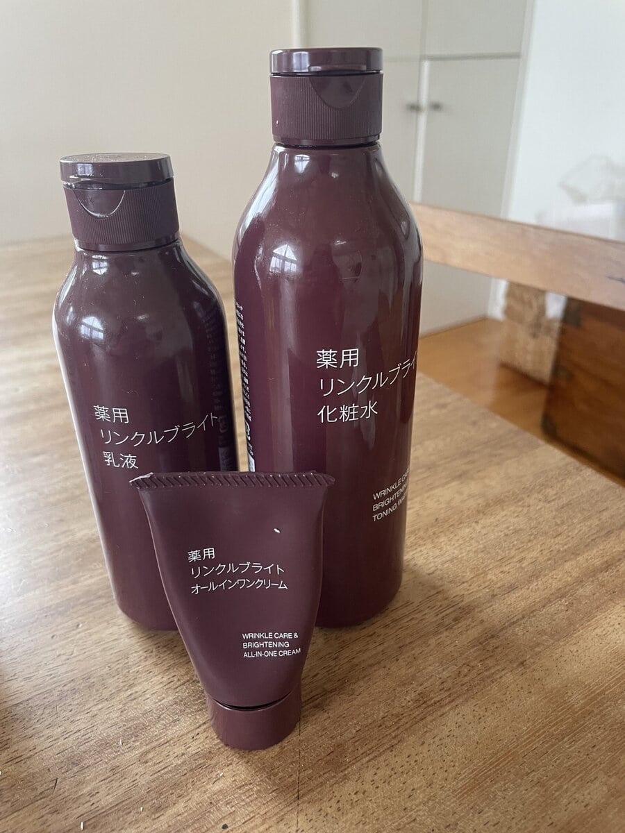 薬用リンクルブライト化粧水 200mL¥2,990、薬用リンクルブライト乳液 200mL ¥2,990、薬用リンクルブライトオールインワンクリーム(携帯用) 30g ¥750/無印良品