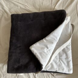 再生ポリエステル　あたたかファイバー厚手敷パッド ￥4,990～／無印良品