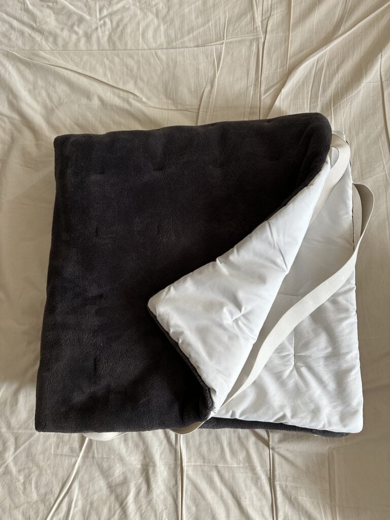 再生ポリエステル　あたたかファイバー厚手敷パッド ￥4,990～／無印良品