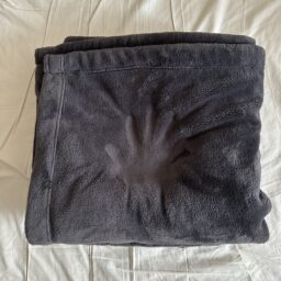 再生ポリエステル　あたたかファイバー厚手毛布 ￥3,990～