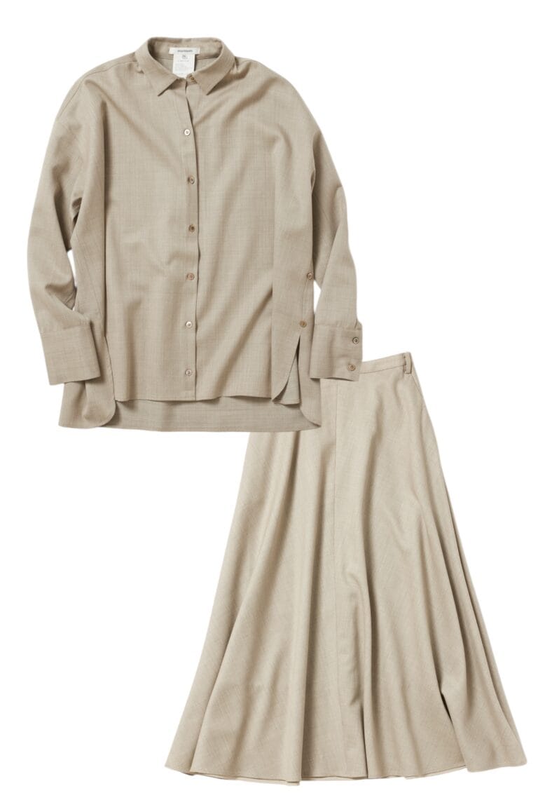 シャツ¥27,500、スカート¥29,700/ともにマルモア(DMC)