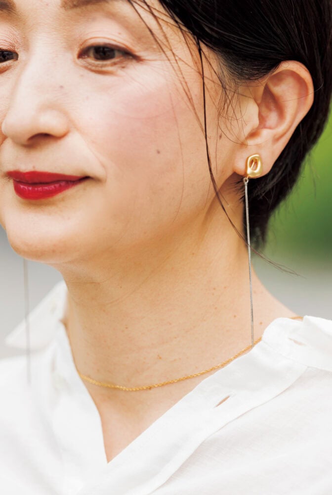 ゴールド×シルバーの「ジョリー メゾン」のイヤリング