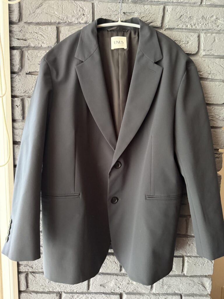 上林さん_UNUSのジャケット