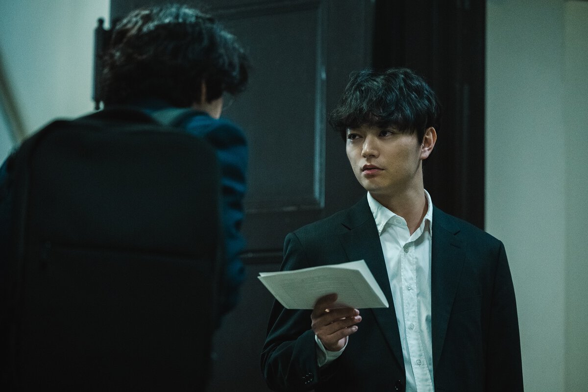 映画『爆弾』より野方署の刑事・等々力（染谷将太）