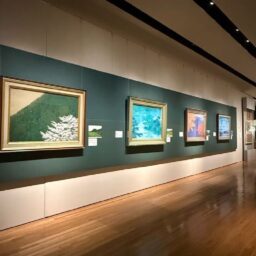 手前から　東山魁夷《春静》《緑潤う》《秋彩》《年暮る》 山種美術館