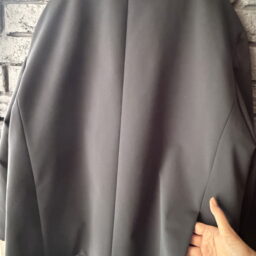 上林さん_UNUSのジャケット