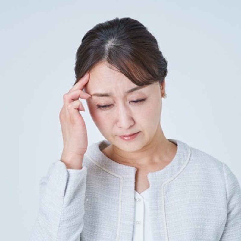 【60代ヘルスケア】雨の日がつらい…低気圧不調を和らげるセルフケアを紹介【薬剤師監修】