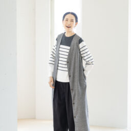 ジレ¥1,969、プルオーバー¥2,189、ワイドパンツ¥2,189 ／すべてハレイロ（しまむら）