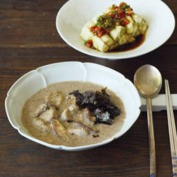 えごまスープのそば粉スジェビ＆蒸しなすのナムル