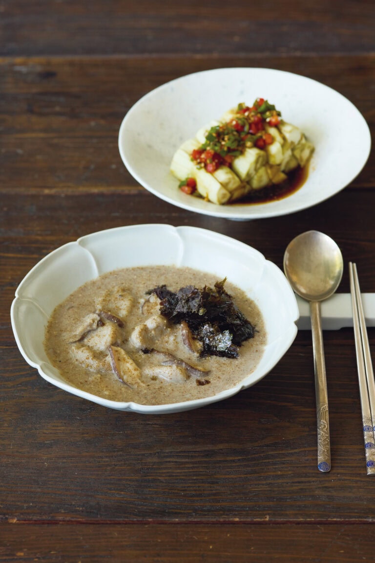 えごまスープのそば粉スジェビ&蒸しなすのナムル