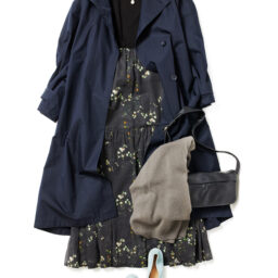 ストール¥63,800／アソース メレ（アイネックス）、ネックレス¥32,560／バルブス（ズットホリック）