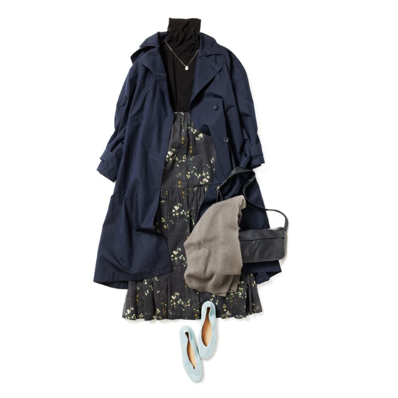 【60代おしゃれ】肌寒い日のコーディネートに「軽コート」が活躍！近所の大型書店へ雑誌をチェックしに行く日のスタイル【60代秋の着まわし30days Day6】