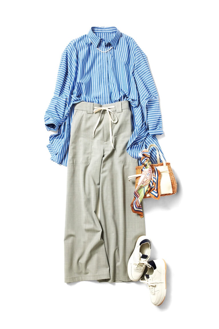 スカーフ¥16,500/マニプリ、ネックレス¥22,000/ジゼルベー(ズットホリック)