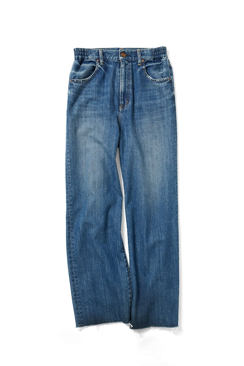 パンツ¥28,600／レッドカード トーキョー（ゲストリスト）