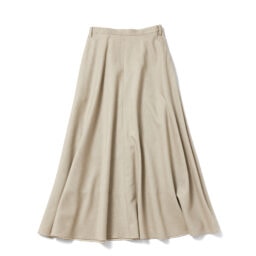 スカート¥29,700／マルモア（DMC）