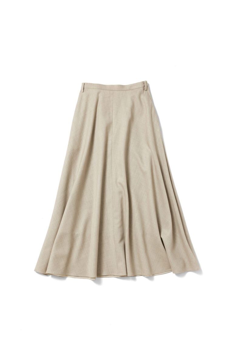 スカート¥29,700／マルモア（DMC）