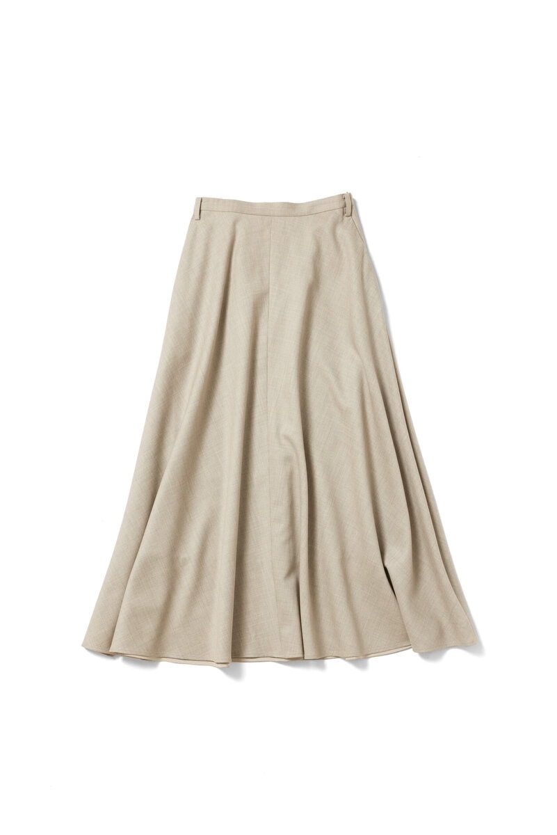 スカート¥29,700／マルモア（DMC）