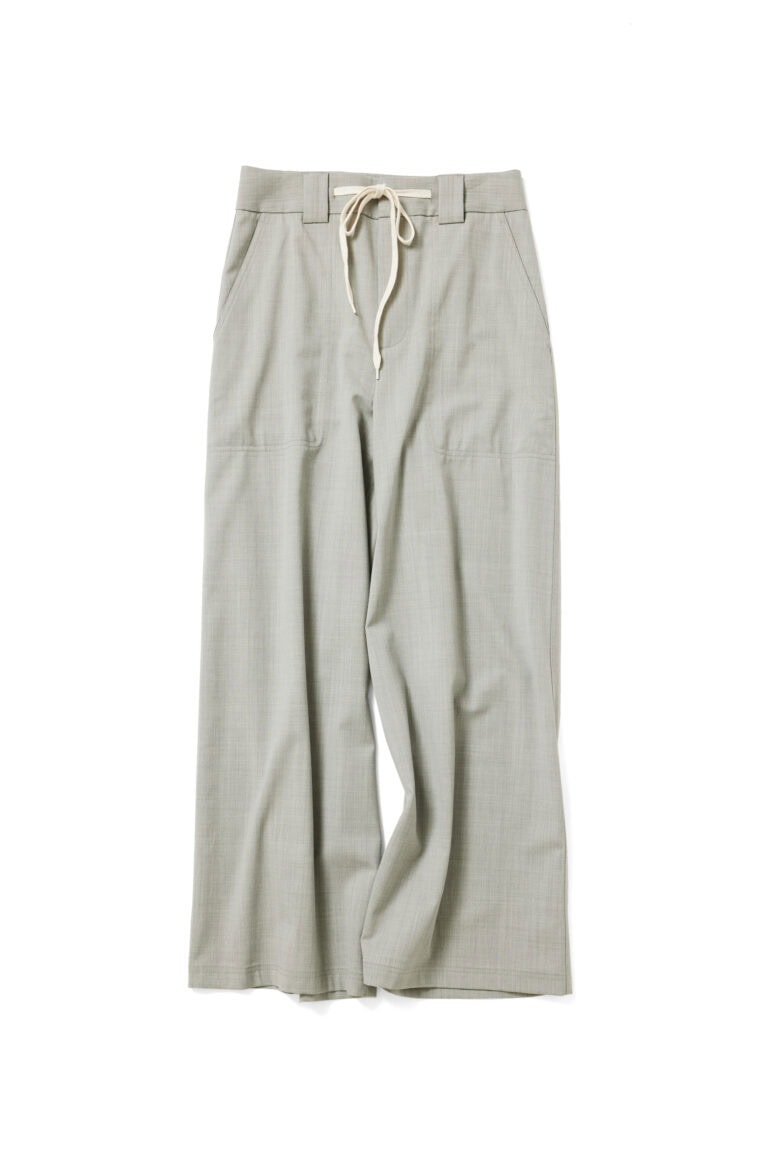 パンツ¥22,000/バナナ・リパブリック