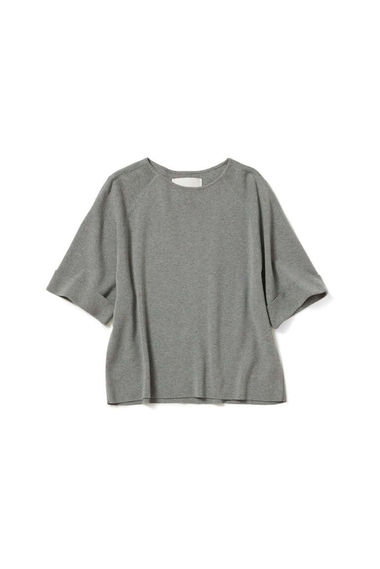 ニット¥18,700/エーケー ワン(ビームス ハウス 丸の内)