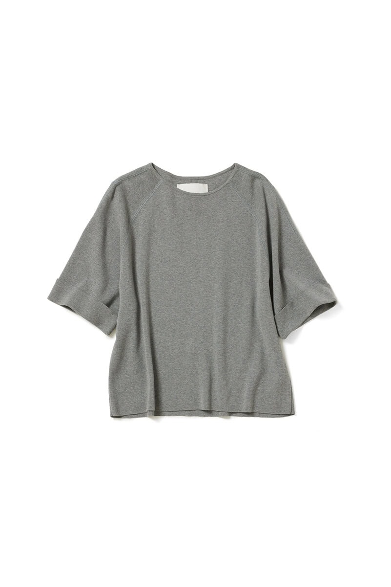 ニット¥18,700/エーケー ワン(ビームス ハウス 丸の内)