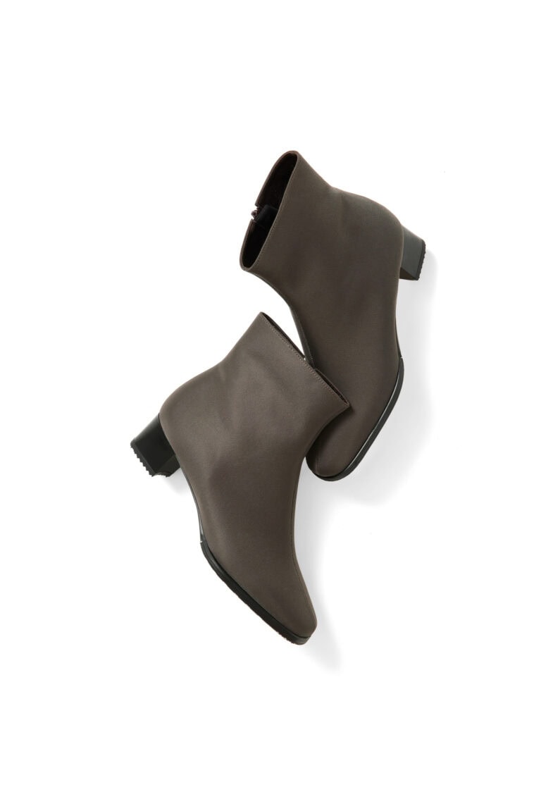 靴¥31,900/銀座ヨシノヤ