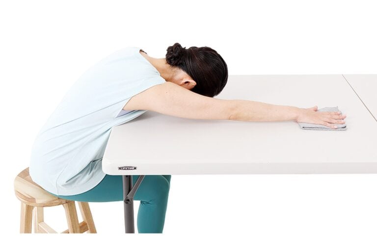 【3】肩が痛くなる直前で10秒キープ。ゆっくりと１の姿勢に戻す。