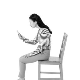 【NG】悪い姿勢だと老けた印象にも