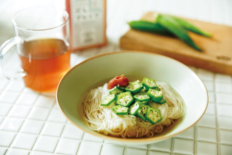 「やいづ善ぜ んぱち八 」のだしプレッソで冷たいそうめんづくり