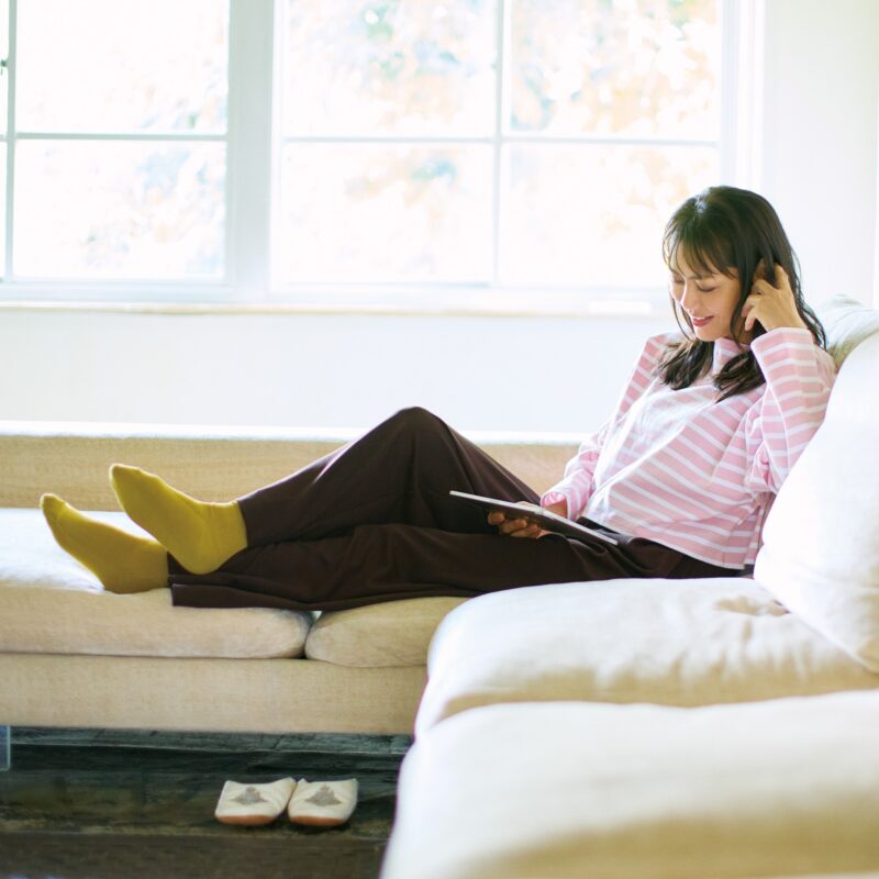 【60代ファッション】定番アイテムを新鮮な着こなしにするには?定番ボーダーもピンクを選べばいつもと違う雰囲気に!【60代秋の着まわし30days Day2】