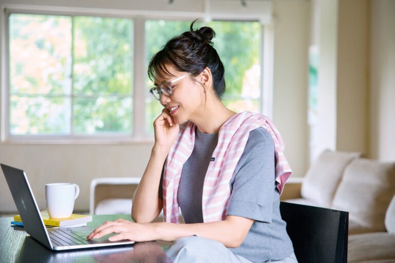 メガネ¥50,600/パイン(フォレストパイン・デザインラボ)