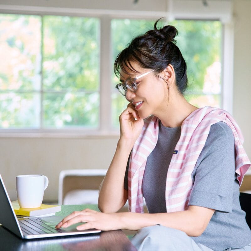 【60代ファッション】リラックスできるニットにボーダーTを重ねた、おうちスタイルがおしゃれ！　 素敵な宝島田家物語9日目【60代秋の着まわし30days Day9】