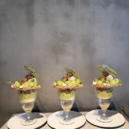 美しいパフェ 「パルフェビジューシャインマスカットと栗」①