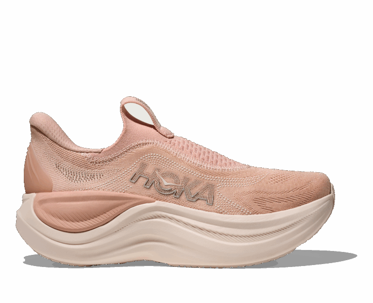 スカイワード レースレス ローズ ラテ / ローズ クリーム ¥ 25,300／ホカ（デッカーズジャパン）