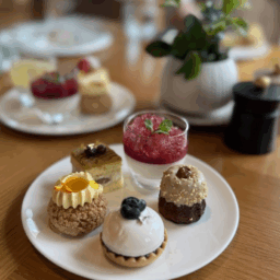 ブッフェお料理もデザートも豊富で美味で大満足