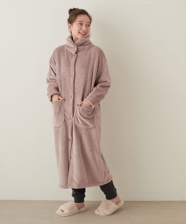 なめらかタッチもこふわラムフリース着る毛布《2way/クッションにもなる》¥3,300/LAFUKU