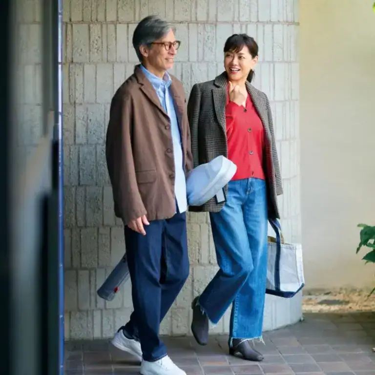 【第1位】【60代ファッション】トレンドの「ブラウン×ワイドデニム」の夫婦リンクコーデ!ゴルフを楽しむ日のこなれたきれいめスタイル 素敵な宝島田家物語11日目【60代秋の着まわし30days Day11】