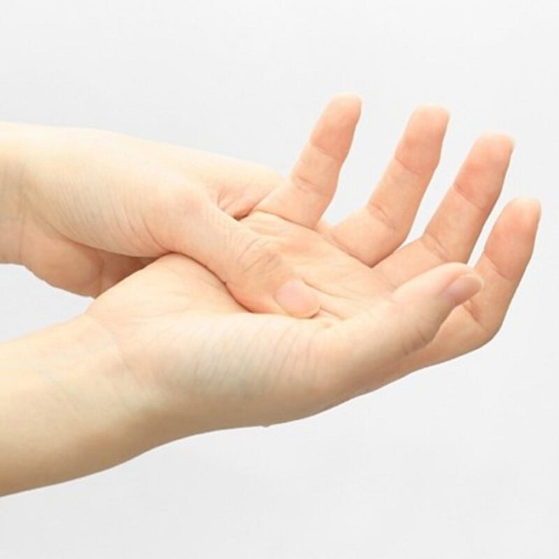 【60代ヘルスケア】朝の指がこわばって痛い原因は？更年期以降に増える手指トラブルと改善セルフケア・漢方まで徹底解説【薬剤師監修】